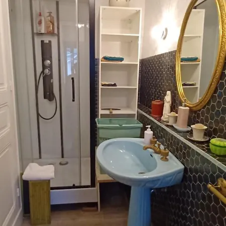 Chez Virginie - Du Bourg لورد