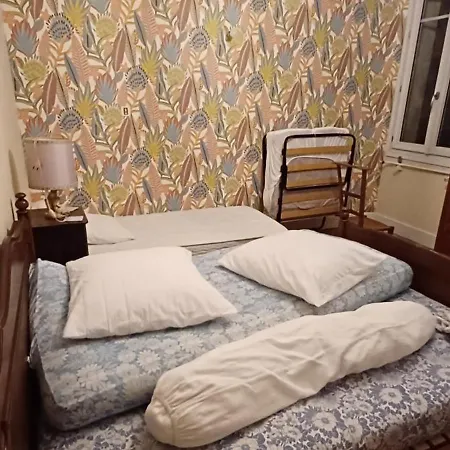 ホームステイ Chez Virginie - Du Bourg