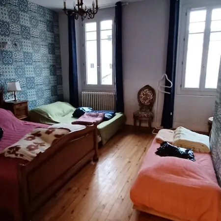 Chez Virginie - Du Bourg Homestay Lourdes