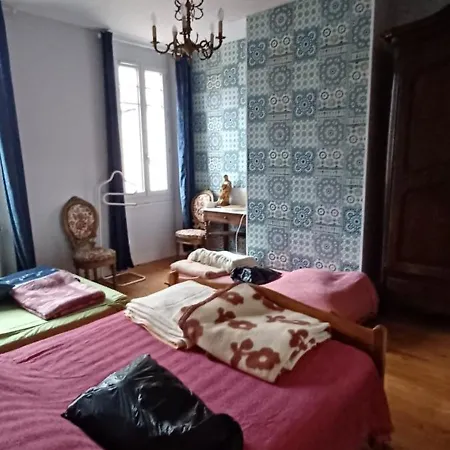 Chez Virginie - Du Bourg Homestay Lourdes