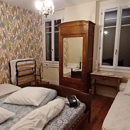 Chez Virginie - Du Bourg Homestay Lourdes